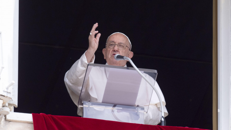 Il Papa, 'chi fa guerre si pensa potente ma &egrave; miserabile'