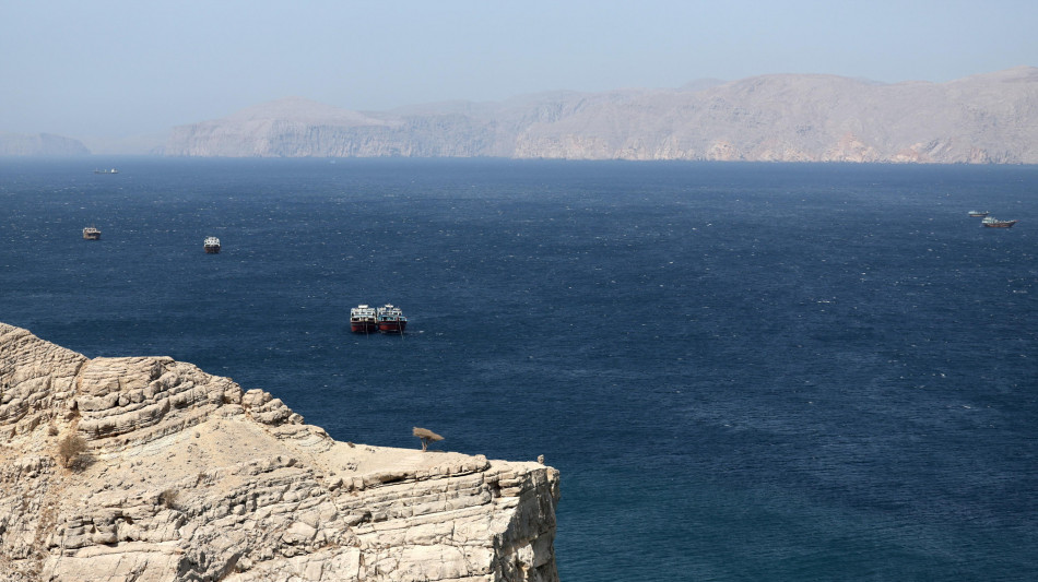 Media Iran, colpito porto vicino allo Stretto di Hormuz