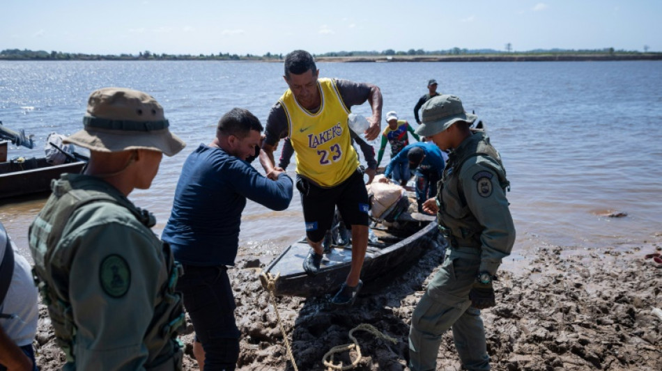 Desalojan a 10.000 personas de mina ilegal que colaps&oacute; en Venezuela