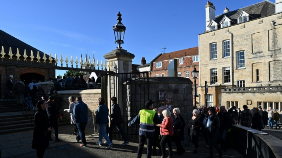 Une foule nombreuse &agrave; Windsor pour la r&eacute;ouverture du ch&acirc;teau