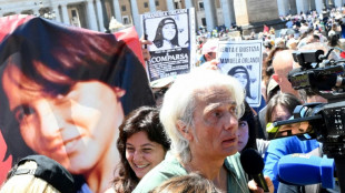 El papa "rompe el tab&uacute;" y reza por una adolescente desaparecida hace cuatro d&eacute;cadas