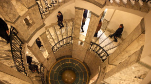 Borsa: Milano chiude poco mossa, -0,03%