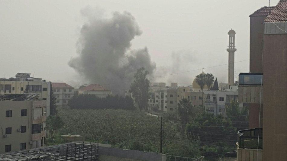 Isra&euml;l poursuit ses frappes, paralyse le principal passage entre le Liban et la Syrie