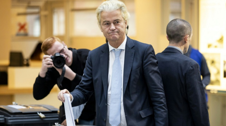 Un partido centrista lidera los sondeos a boca de urna en legislativas de Países Bajos