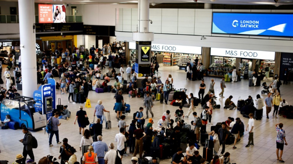 Las aerol&iacute;neas reanudan gradualmente sus servicios tras el fallo inform&aacute;tico mundial