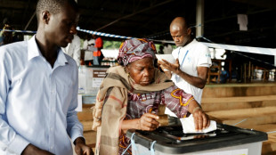Sierra Leona elige presidente en medio de una crisis econ&oacute;mica