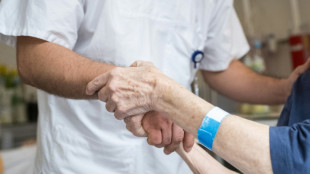 Bericht: Warken plant Einschnitte bei Pflege - Ministerin sieht System in Schieflage