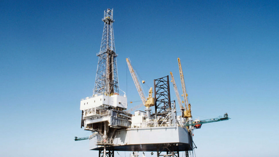 Il petrolio &egrave; in rialzo, Brent a 75 dollari al barile