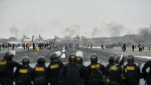 Manifestantes bloquean aeropuertos y rutas en Per&uacute; pese a anuncio de elecciones anticipadas