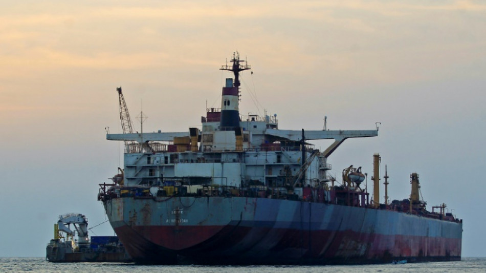 La ONU comienza la operaci&oacute;n de bombeo desde el petrolero abandonado en Yemen