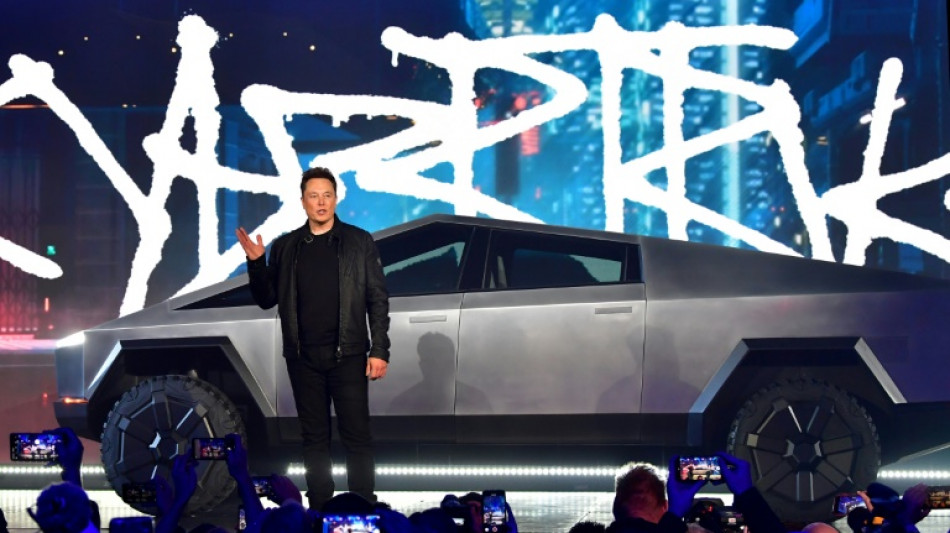 Cybertruck, la primera pickup el&eacute;ctrica de Tesla, sale de planta