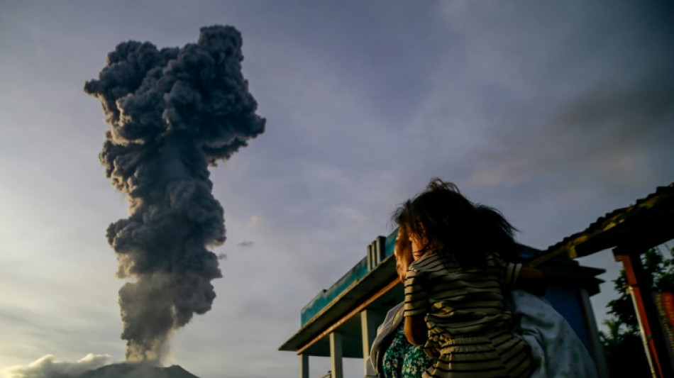 El volc&aacute;n Monte Ibu en Indonesia entr&oacute; en erupci&oacute;n al menos 1.000 veces este mes
