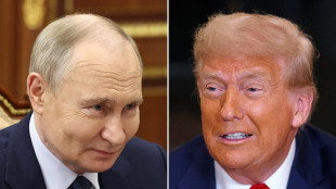Stretta di mano fra Trump e Putin all'arrivo a Anchorage