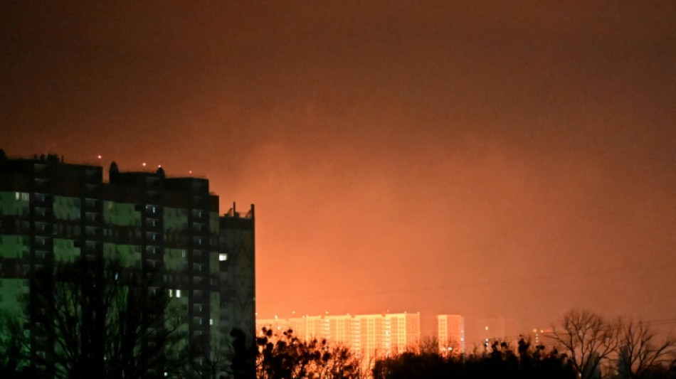 La capitale ukrainienne cibl&eacute;e par une vaste attaque, une dizaine de bless&eacute;s