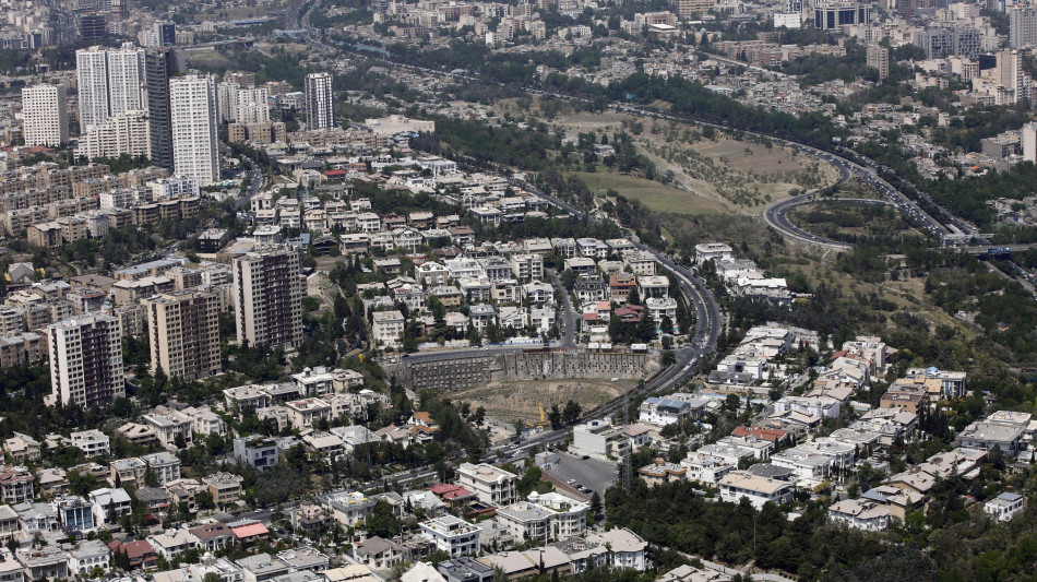 Caccia israeliani bombardano Teheran