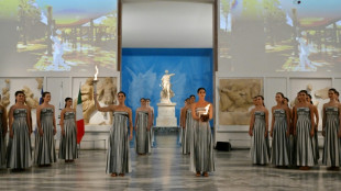 JO d'hiver 2026: la flamme olympique a débuté son périple depuis Olympie