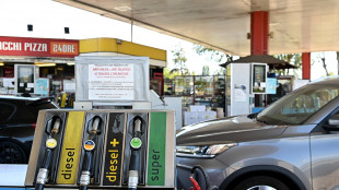 Mimit, prezzi carburanti in rialzo, benzina self vola a 2,077 euro al litro