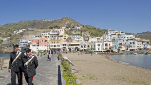 Prime autobotti sulle isole del golfo di Napoli ma saltano ancora corse