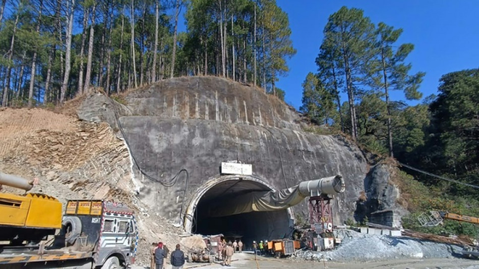 Rescatistas luchan por salvar a 40 trabajadores atrapados en t&uacute;nel colapsado en India