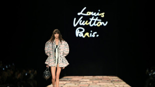 Chanel revisita sus cl&aacute;sicos, Louis Vuitton lanza una org&iacute;a de color