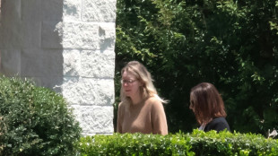 Fundadora de Theranos entra en prisi&oacute;n de Texas para cumplir 11 a&ntilde;os de c&aacute;rcel