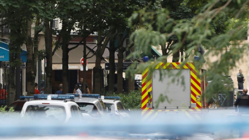 Un autom&oacute;vil embiste la terraza de un restaurante en Par&iacute;s y deja un muerto y seis heridos