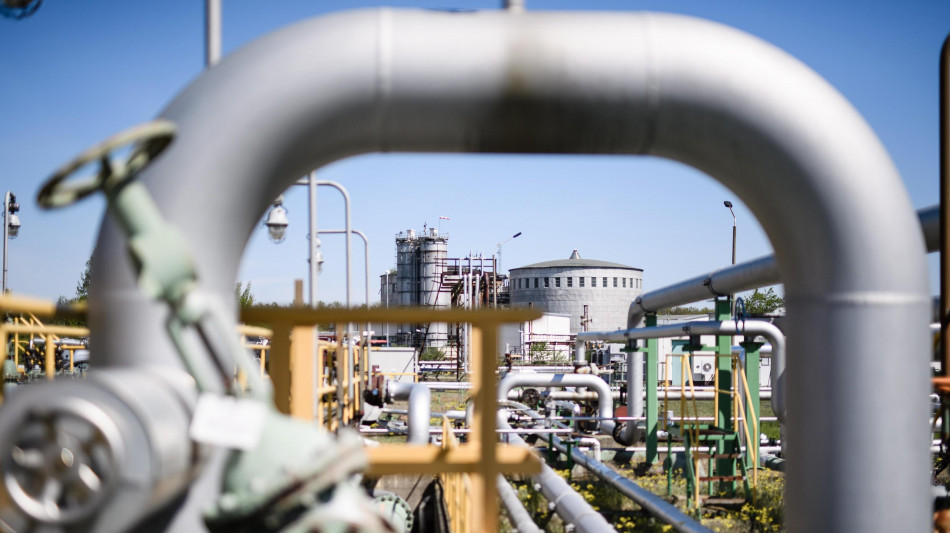 Prezzo del petrolio apre in lieve calo a 66,9 dollari