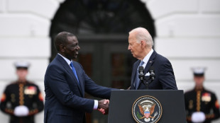 Ao lado de Biden, presidente do Qu&ecirc;nia promete acabar com gangues no Haiti