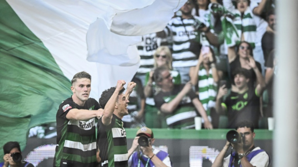 Sporting vence Vitória de Guimarães (2-0) e é bicampeão português