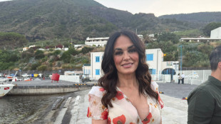 Cucinotta a Marefestival Salina, 'Troisi ha insegnato la bellezza'