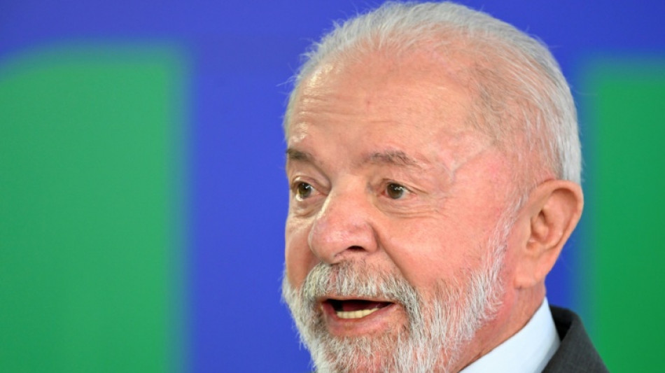 Lula chega à França para primeira visita de Estado de um presidente brasileiro em 13 anos