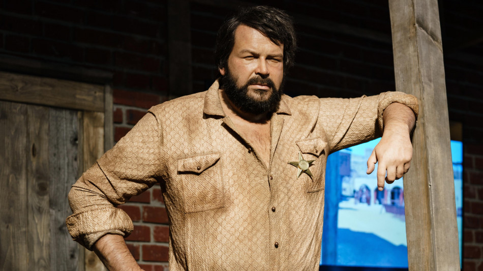 Nel decimo anniversario della scomparsa, Napoli rende omaggio a Bud Spencer con murale