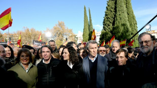 La derecha española protesta en Madrid contra Pedro Sánchez, asediado por varios casos judiciales
