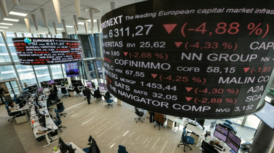 La Bourse de Paris termine en l&eacute;g&egrave;re baisse, prudente avant les r&eacute;sultats de Nvidia