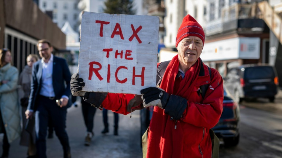 Un millonario brit&aacute;nico pide en Davos pagar m&aacute;s impuestos