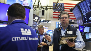 Wall Street termine dispers&eacute;e, entre Moyen-Orient et Fed