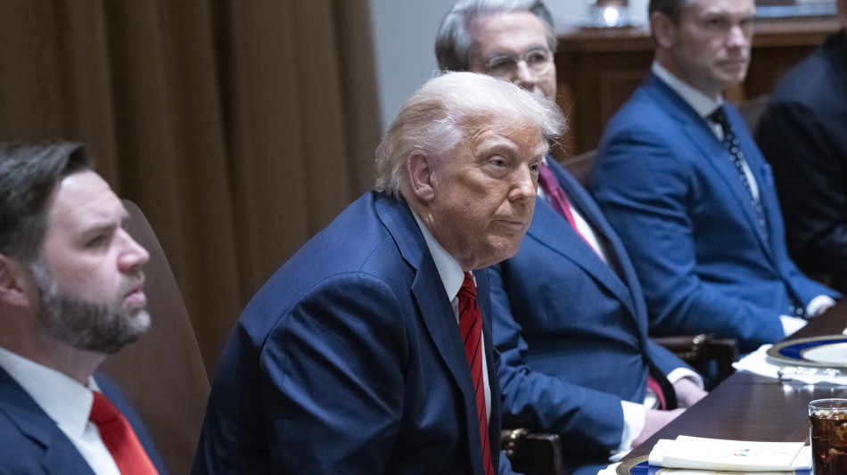 Trump, giovedì prossimo firma accordo su minerali con Kiev