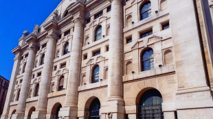 Borsa: Milano tiene (+0,3%), sprint di Eni e Cucinelli, gi&ugrave; Stm