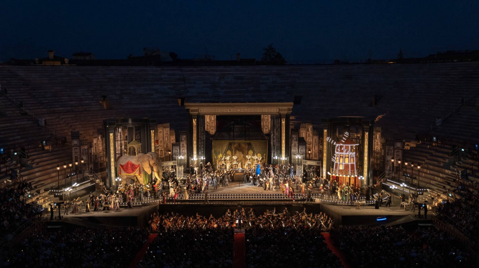 Trionfo all'Arena di Verona per la nuova Traviata d Paul Curren