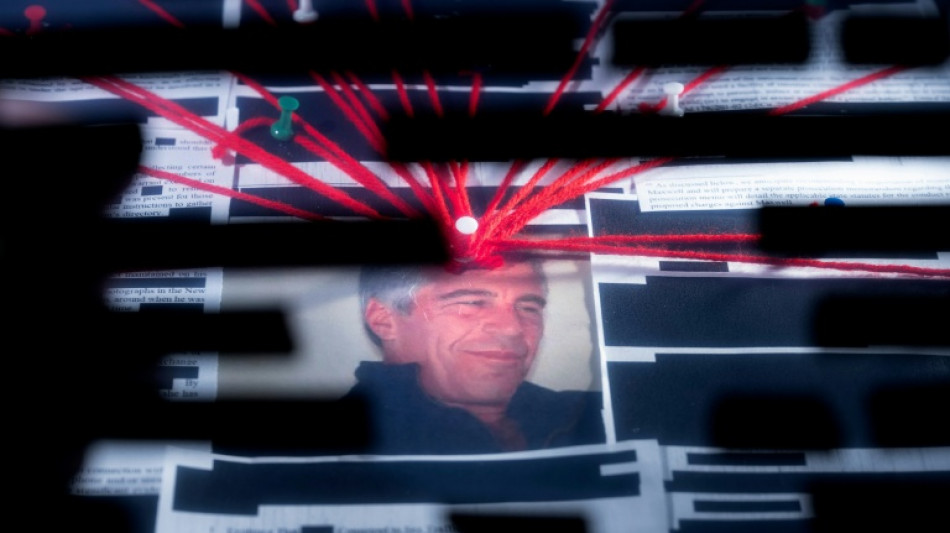 Des fichiers sur Trump retir&eacute;s du dossier Epstein, la Justice lance un r&eacute;examen