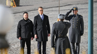 Zelensky, 'oggi parler&ograve; con Trump'