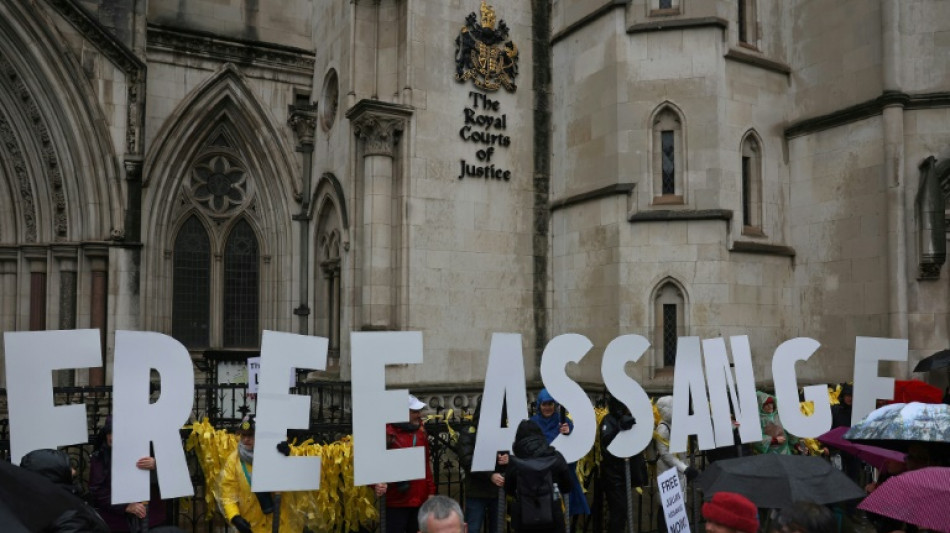 Advogados americanos rejeitam motiva&ccedil;&atilde;o pol&iacute;tica no pedido de extradi&ccedil;&atilde;o de Assange