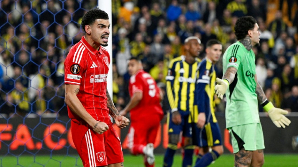 Com gols brasileiros, Forest vence em visita ao Fenerbah&ccedil;e (3-0) e fica perto das oitavas da Liga Europa