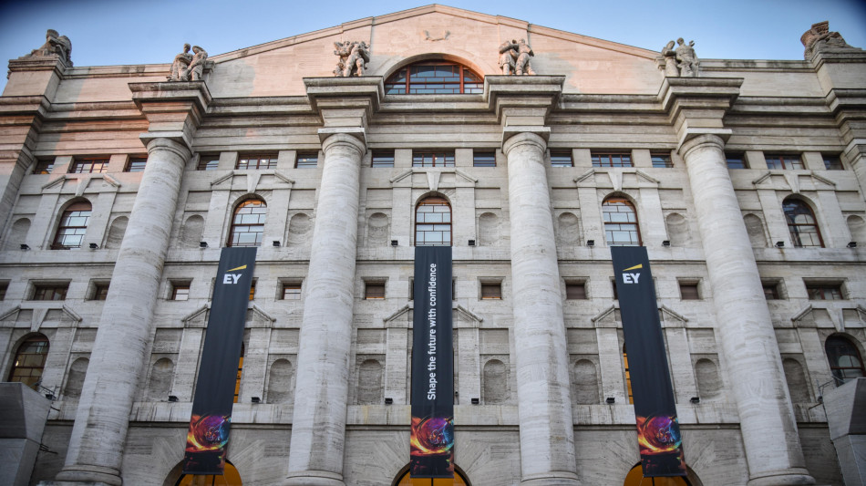 Borsa: Milano supera i 47mila punti, nuovo massimo da novembre 2000