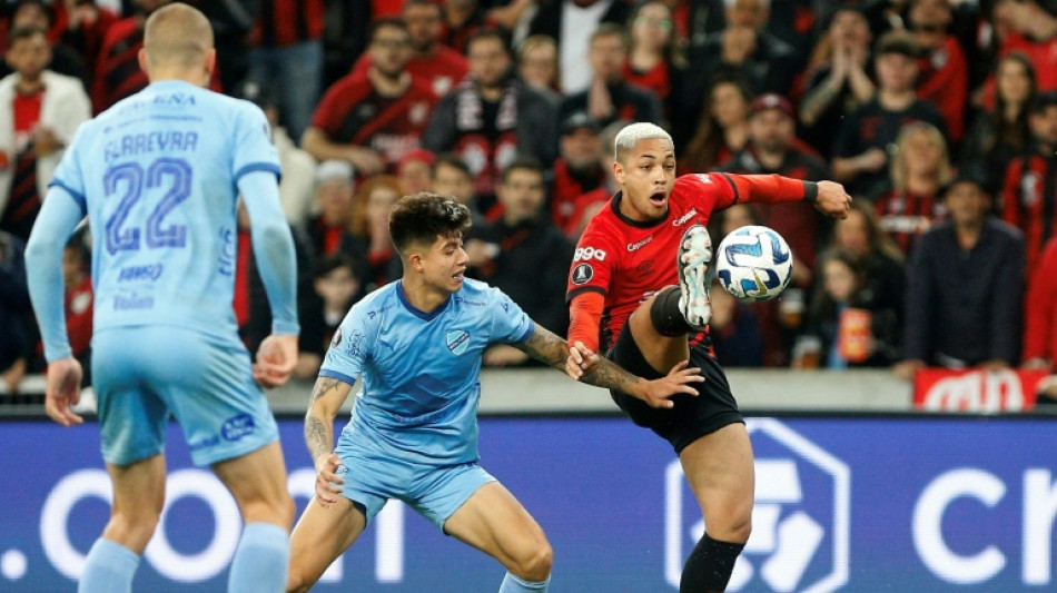 Athletico &eacute; eliminado pelo Bol&iacute;var nos p&ecirc;naltis nas oitavas da Libertadores
