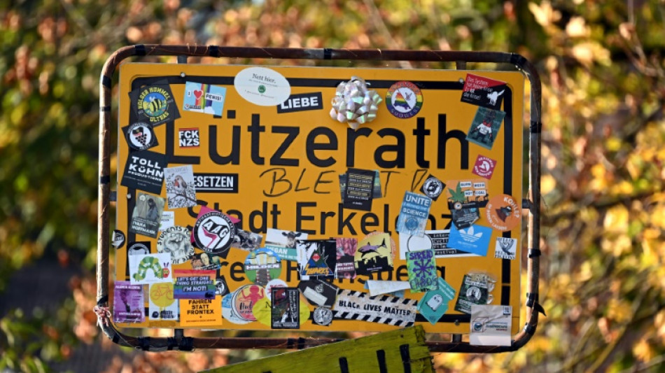 Einsatzkräfte räumen Barrikaden wegen Bauarbeiten in Lützerath
