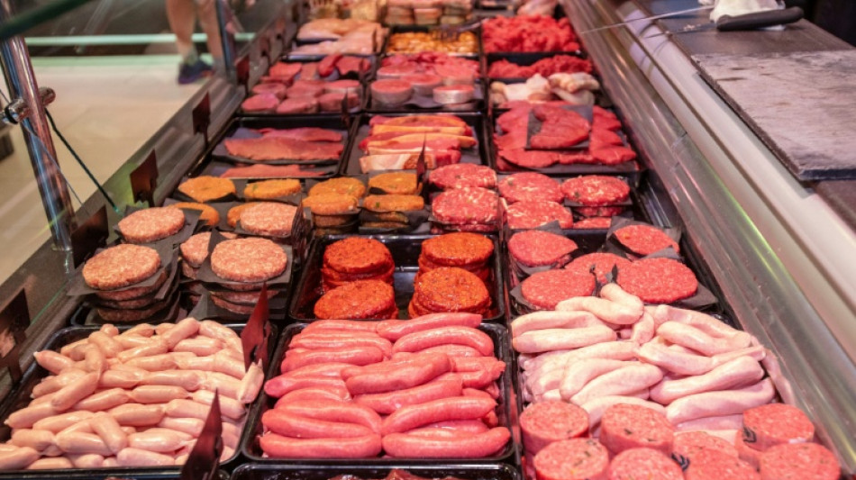 Metzgerei-Einbrecher isst erst Würste auf und ruft dann selbst die Polizei