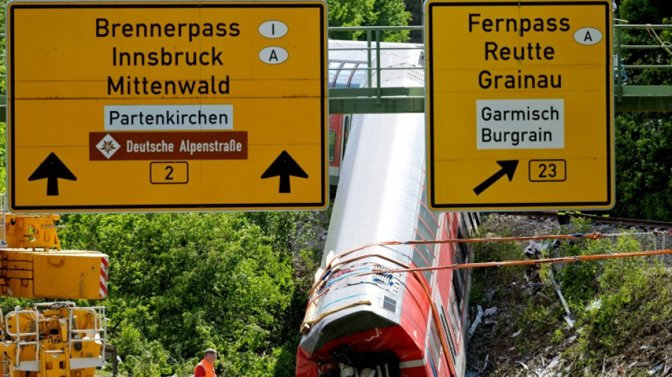 Bergungsarbeiten nach schwerem Zugungl&uuml;ck in Bayern fortgesetzt