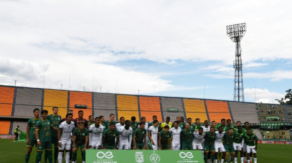 Foot: dix ans apr&egrave;s le drame, Chapecoense et l'Atl&eacute;tico Nacional ont c&eacute;l&eacute;br&eacute; leur amiti&eacute;