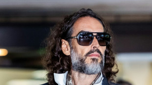 Ator brit&acirc;nico Russell Brand, descrito como 'predador sexual' em julgamento por estupro